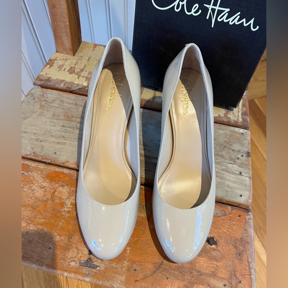 Cole Haan NikeAir nude pumps, Size 9.5B, like new, in box with dust bag - Picture 4 of 9